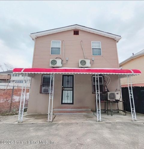 Photo of 11 Sunnymeade Village, Staten Island, NY 10305 (MLS # 2601177)