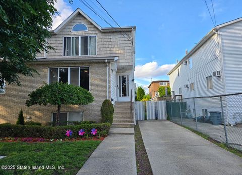 Photo of 227 Cannon Boulevard, Staten Island, NY 10306 (MLS # 2503376)