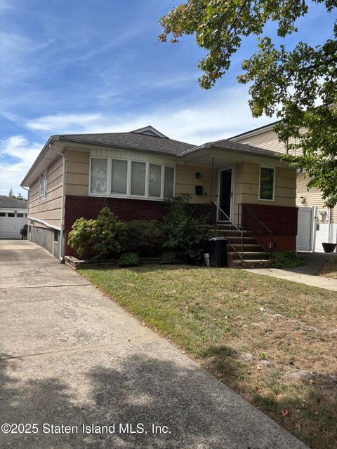 Photo of 16 Ridgecrest Avenue, Staten Island, NY 10312 (MLS # 2505546)