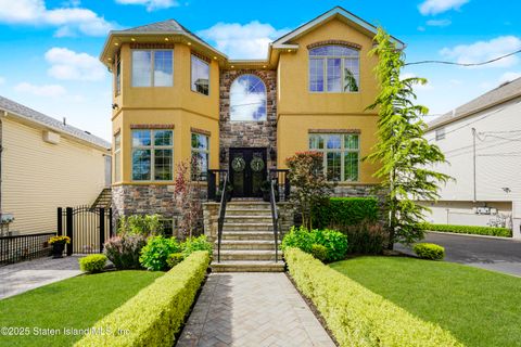 Photo of 36 Idaho Avenue, Staten Island, NY 10309 (MLS # 2503010)