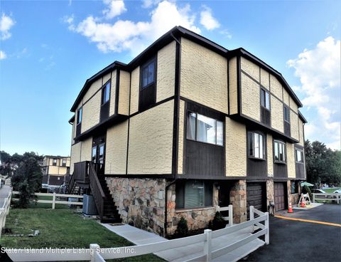 Photo of 125 Morani Street, Staten Island, NY 10314 (MLS # 1163391)