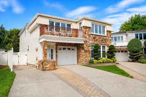 Multifamily For Sale - 38 Mulberry Circle<br/> Staten Island, NY 10314
