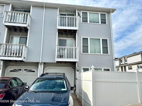 Photo of 62 Simmons Lane, Staten Island, NY 10314 (MLS # 2601656)