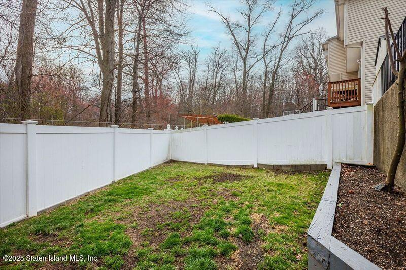 25 Gwenn Loop, Staten Island, New York image 40