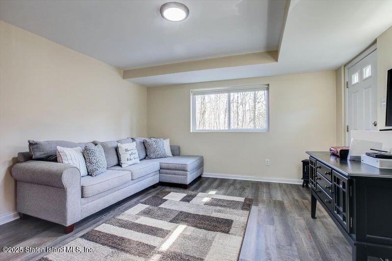 25 Gwenn Loop, Staten Island, New York image 36