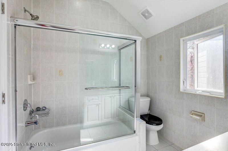 25 Gwenn Loop, Staten Island, New York image 32