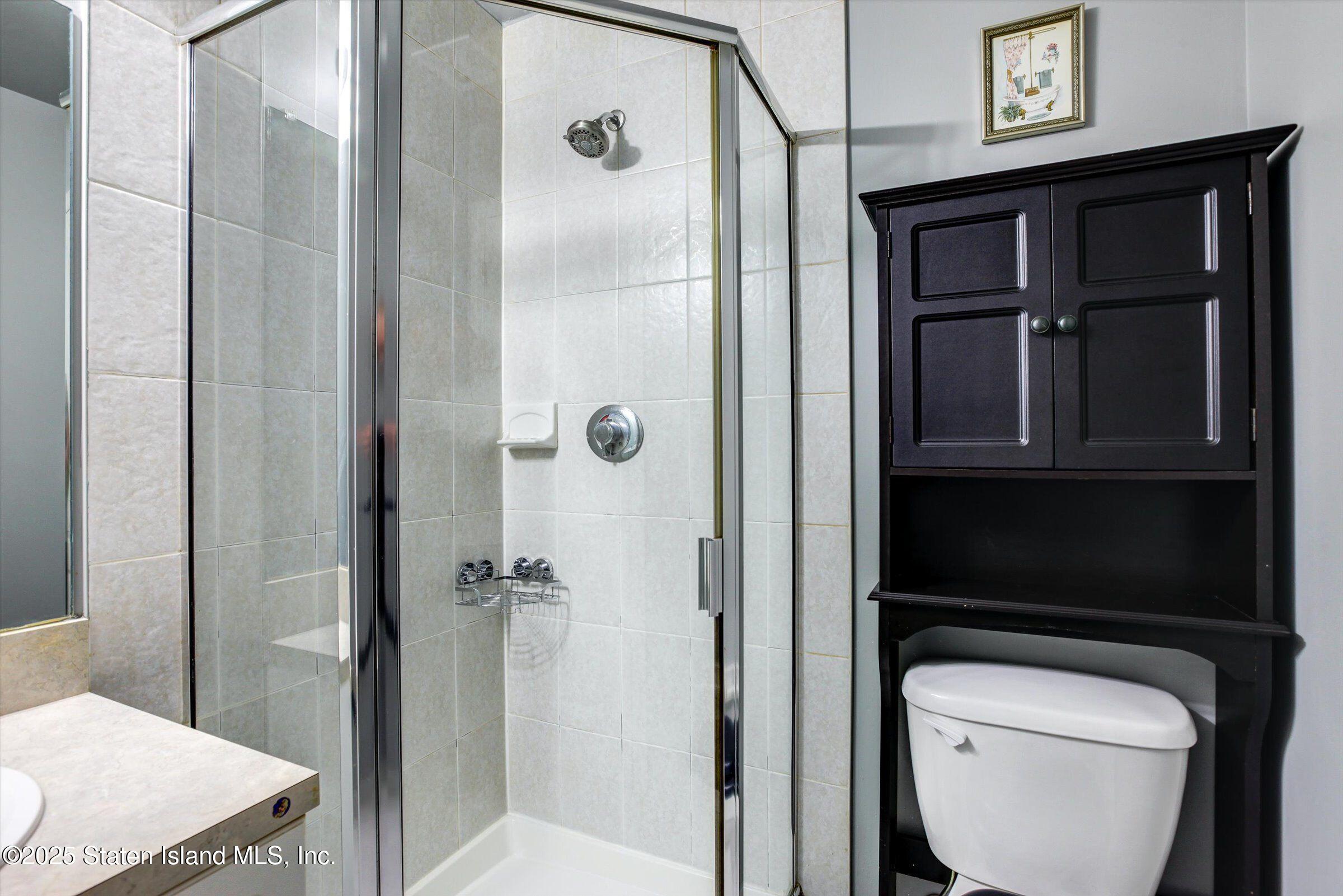 25 Gwenn Loop, Staten Island, New York image 37