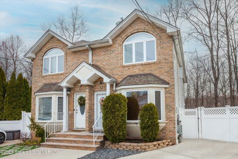 Photo of 25 Gwenn Loop, Staten Island, NY 10314 (MLS # 2501818)