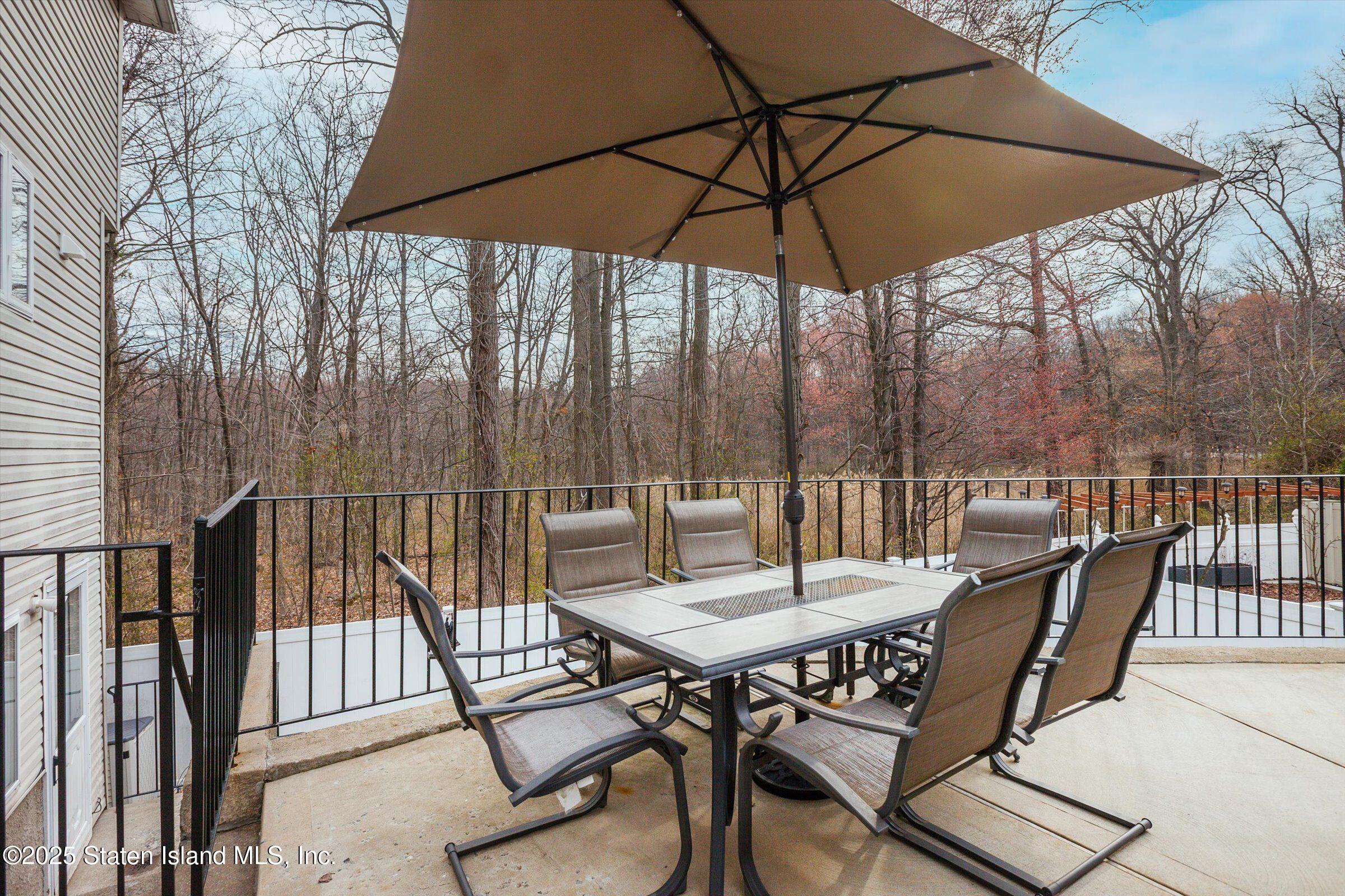 25 Gwenn Loop, Staten Island, New York image 39
