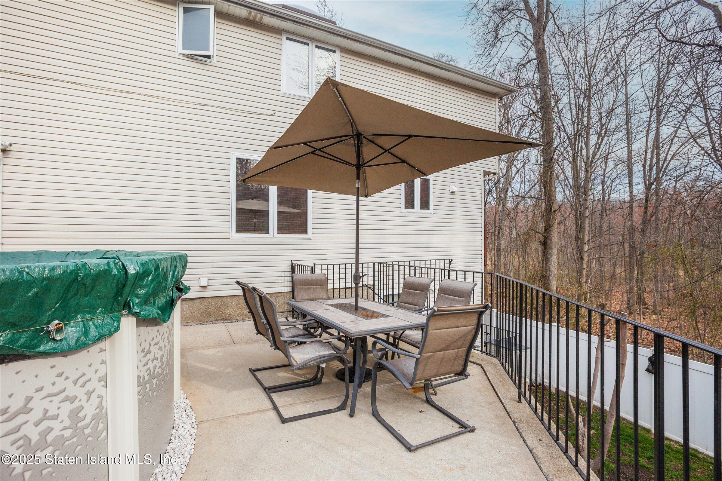 25 Gwenn Loop, Staten Island, New York image 38