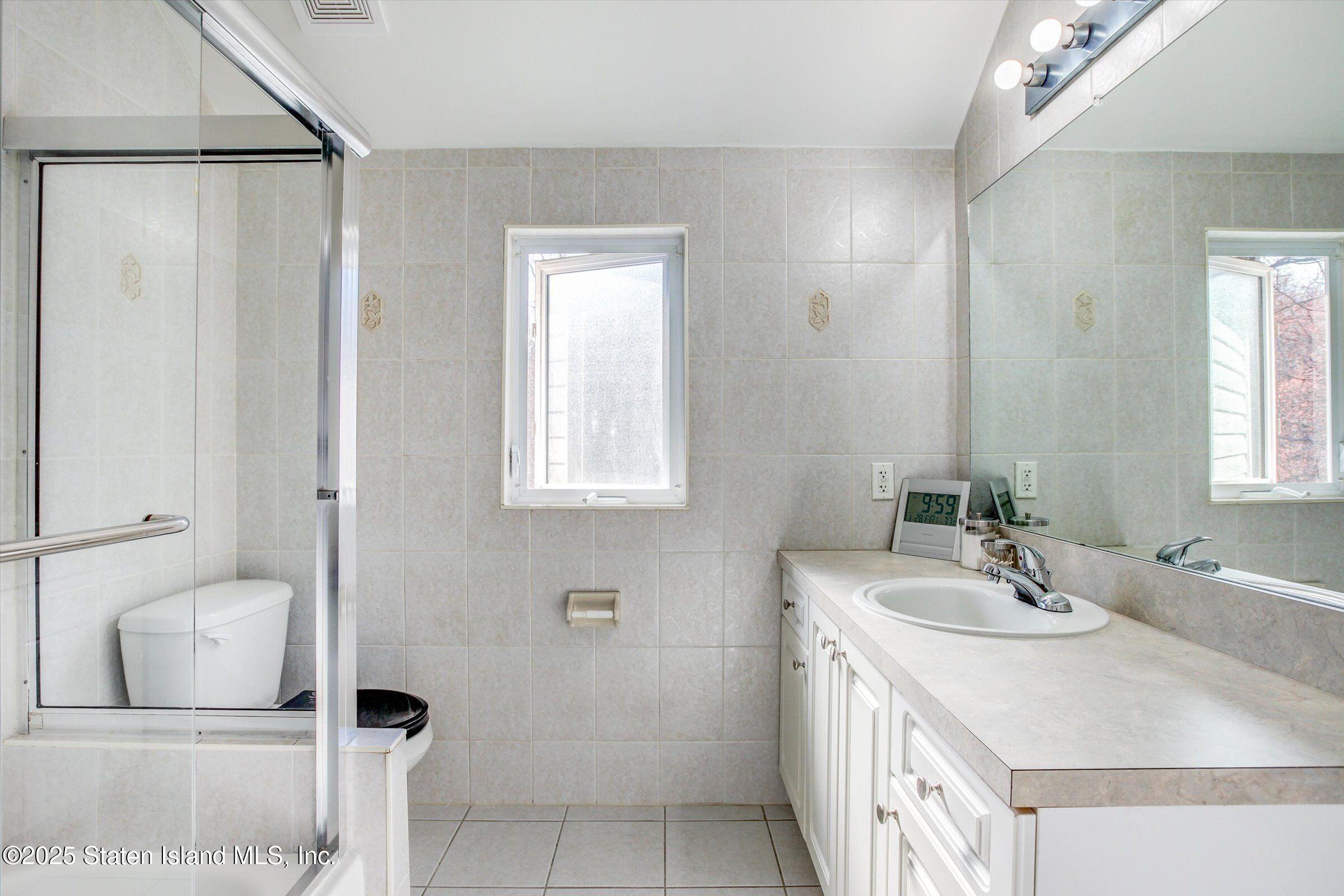 25 Gwenn Loop, Staten Island, New York image 30