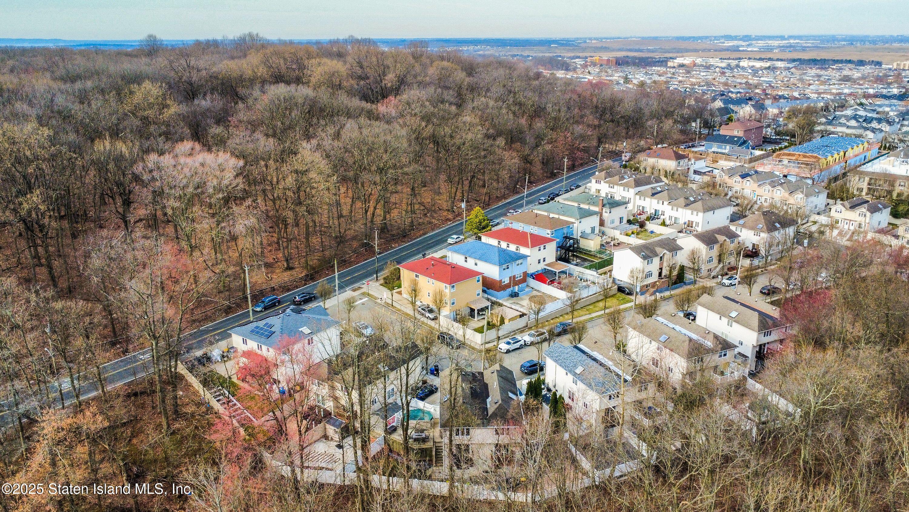 25 Gwenn Loop, Staten Island, New York image 47