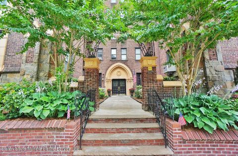 Photo of 215 Hart Boulevard #6f, Staten Island, NY 10301 (MLS # 1162952)