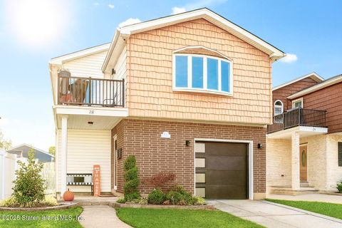 Photo of 28 E Figurea Avenue, Staten Island, NY 10308 (MLS # 2506715)