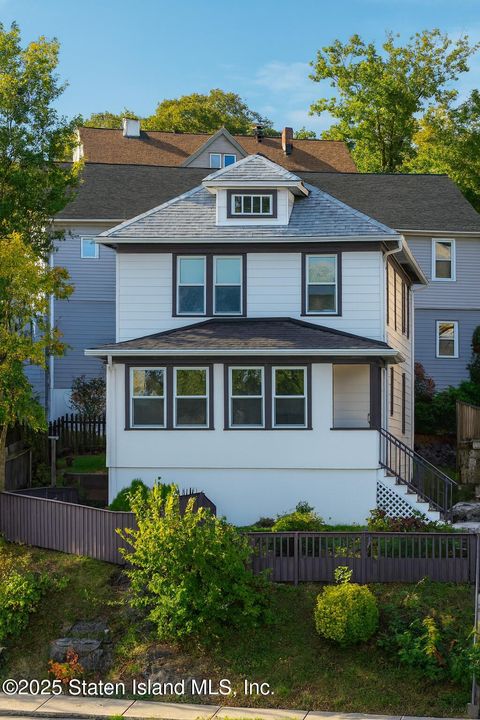 Photo of 416 Westervelt Avenue, Staten Island, NY 10301 (MLS # 2505857)