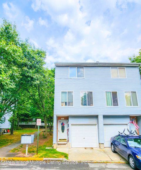 Photo of 583 Ilyssa Way, Staten Island, NY 10312 (MLS # 1162576)