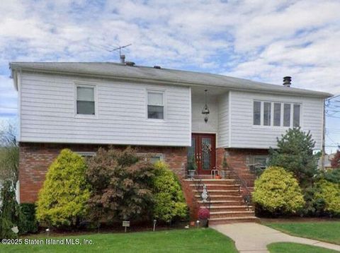 Photo of 350 Wainwright Avenue, Staten Island, NY 10312 (MLS # 2504393)