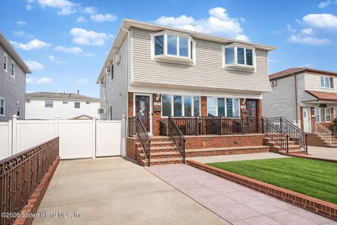 Photo of 157 Keegans Lane, Staten Island, NY 10308 (MLS # 2601821)