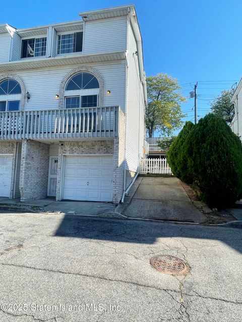 Photo of 421 Hylan Boulevard, Staten Island, NY 10305 (MLS # 2505970)