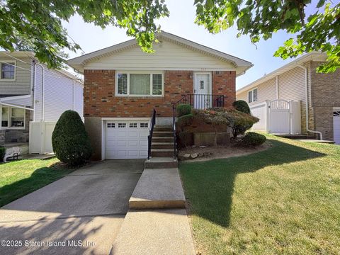 Photo of 162 Durant Avenue, Staten Island, NY 10306 (MLS # 2504872)