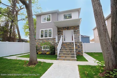 Photo of 7075 Amboy Road, Staten Island, NY 10307 (MLS # 1162725)