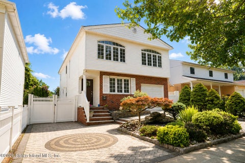 Photo of 436 Lamont Avenue, Staten Island, NY 10312 (MLS # 2604195)