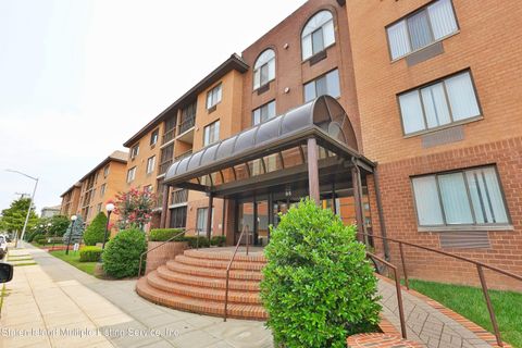 Photo of 95 Essex Drive #4j, Staten Island, NY 10314 (MLS # 1163605)