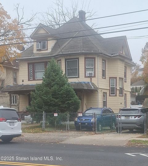 Photo of 1324 Bay Street, Staten Island, NY 10305 (MLS # 2506678)
