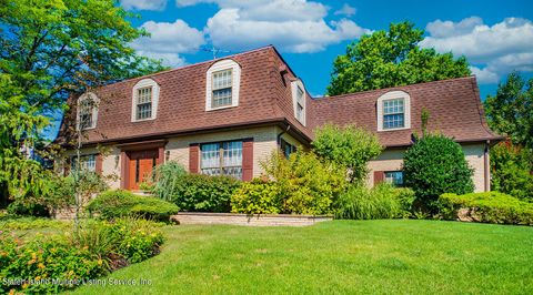 Photo of 85 Johanna Lane, Staten Island, NY 10309 (MLS # 1157837)