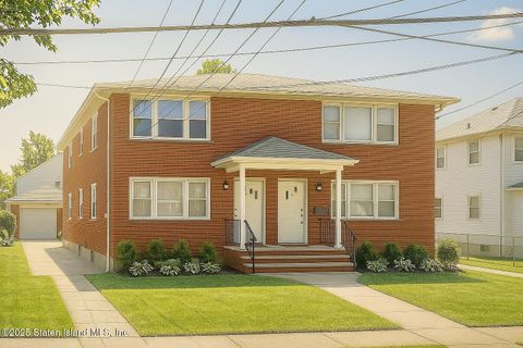 Photo of 424 Cromwell Avenue, Staten Island, NY 10305 (MLS # 2504493)