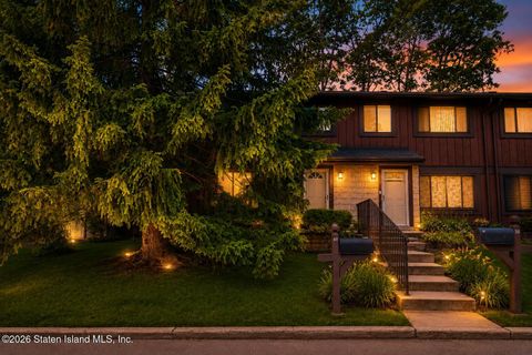 Photo of 40 Stone Lane, Staten Island, NY 10314 (MLS # 2602997)