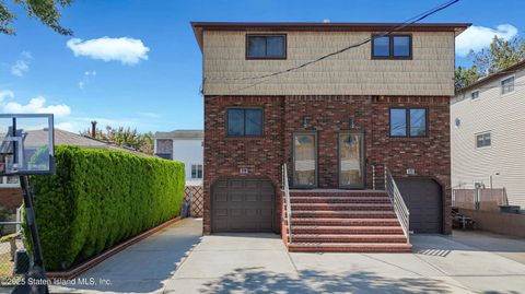 Photo of 376 Adelaide Avenue, Staten Island, NY 10306 (MLS # 2502218)