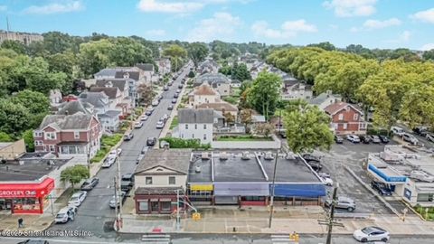 Photo of 18901898 Victory Boulevard, Staten Island, NY 10314 (MLS # 2505375)