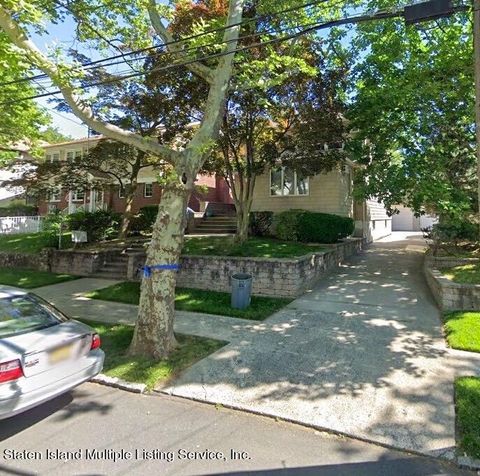 Photo of 161 Bancroft Avenue, Staten Island, NY 10306 (MLS # 1160511)