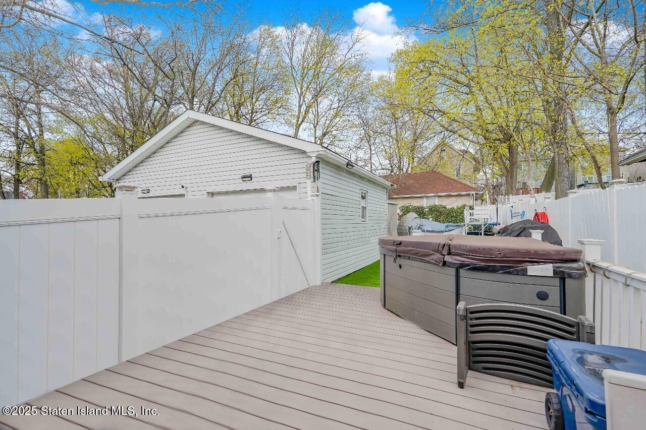 139 Roe Street, Staten Island, New York image 33