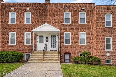 Photo of 16 Clyde Place, Staten Island, NY 10301 (MLS # 2600960)