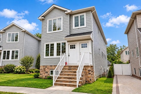 Multifamily For Sale - 3943 Victory Boulevard<br/> Staten Island, NY 10314