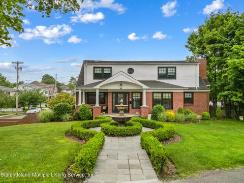 Photo of 99 Geldner Avenue, Staten Island, NY 10306 (MLS # 1163374)