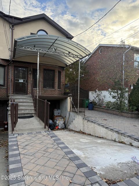 Photo of 140 Lander Avenue, Staten Island, NY 10314 (MLS # 2506230)
