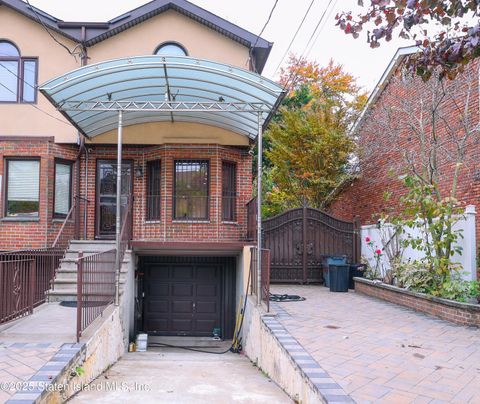 Photo of 140 Lander Avenue, Staten Island, NY 10314 (MLS # 2506230)