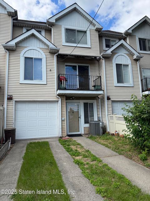 Photo of 66 Tappen Court, Staten Island, NY 10304 (MLS # 2505068)