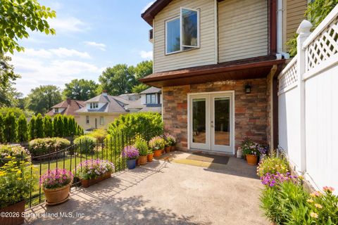 Photo of 40 Creston Place, Staten Island, NY 10304 (MLS # 2601669)
