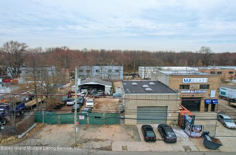 Photo of 459461 Sharrotts Road, Staten Island, NY 10309 (MLS # 1160361)