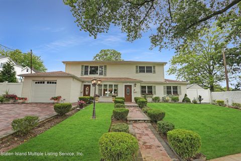 Photo of 54 Slosson Avenue, Staten Island, NY 10314 (MLS # 1163591)