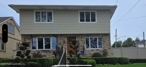 Photo of 132 Fisher Avenue, Staten Island, NY 10307 (MLS # 2507029)