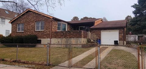 Photo of 23 Raymond Place, Staten Island, NY 10310 (MLS # 1160180)