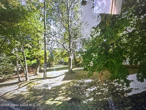 Photo of 82 Sprague Avenue, Staten Island, NY 10307 (MLS # 2501315)