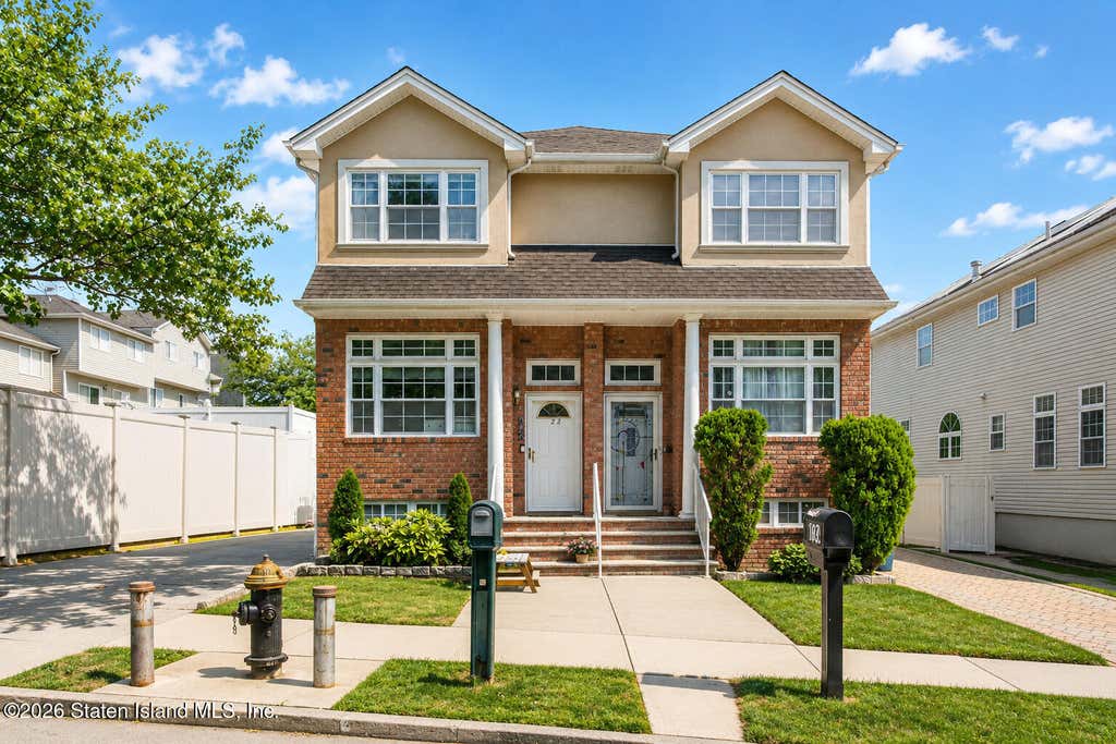 Photo of 122 Ashworth Avenue, Staten Island, NY 10314 (MLS # 2603511)