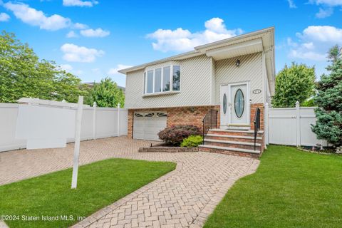 Photo of 771 Lamont Avenue, Staten Island, NY 10312 (MLS # 2404112)