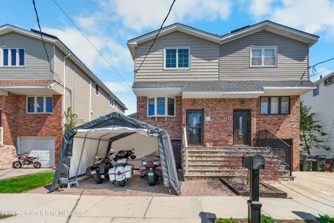 Photo of 15 Birchard Avenue, Staten Island, NY 10314 (MLS # 2601472)